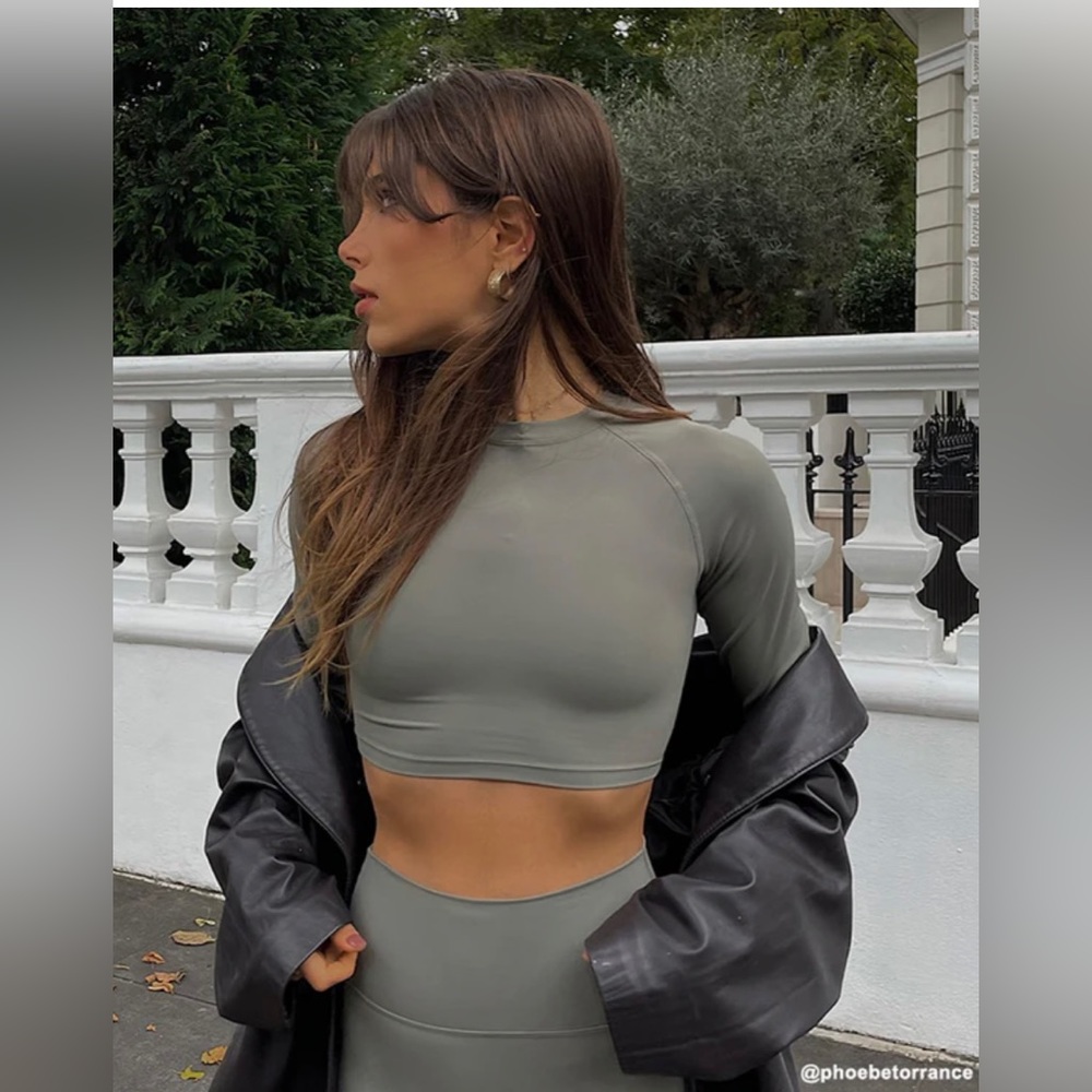 Adanola Sage Green Athletic Crop Top Long Sleeves Size Medium